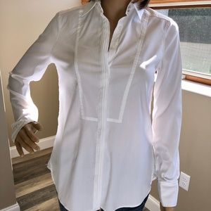 WHITE HOUSE/BLACK MARKET